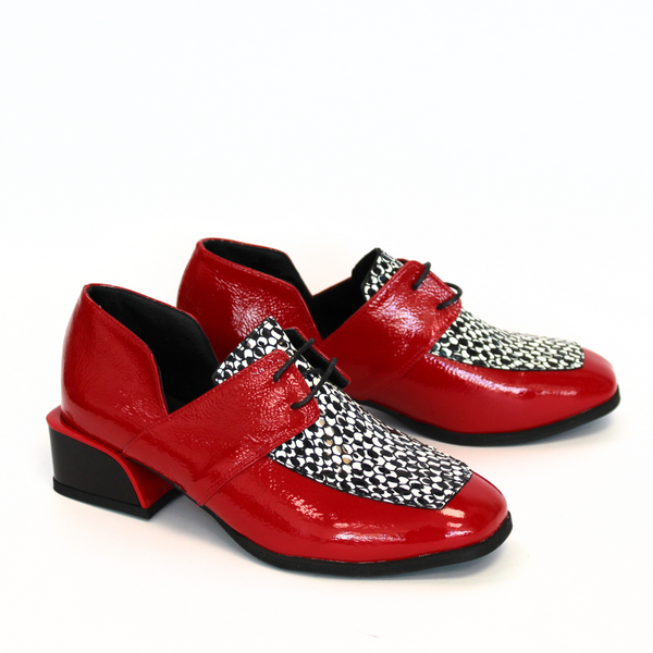 נעלי מוקסין מעוצבות דגם שילה 2000 בצבע אדום לכה