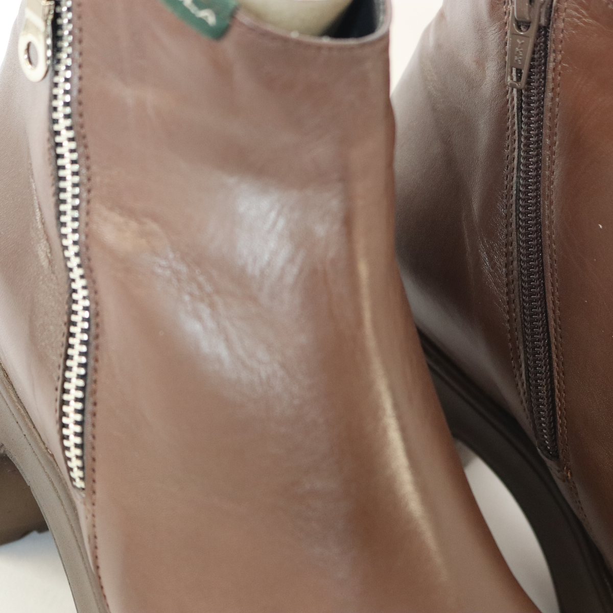 מגפוני עקב - ג'סיקה