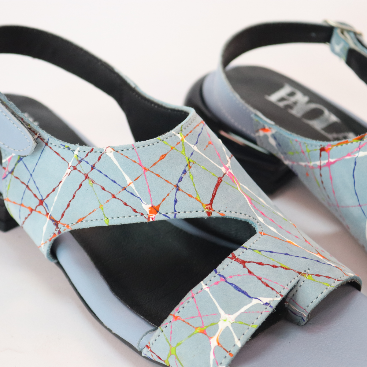 סנדלי עקב נמוך - שילה