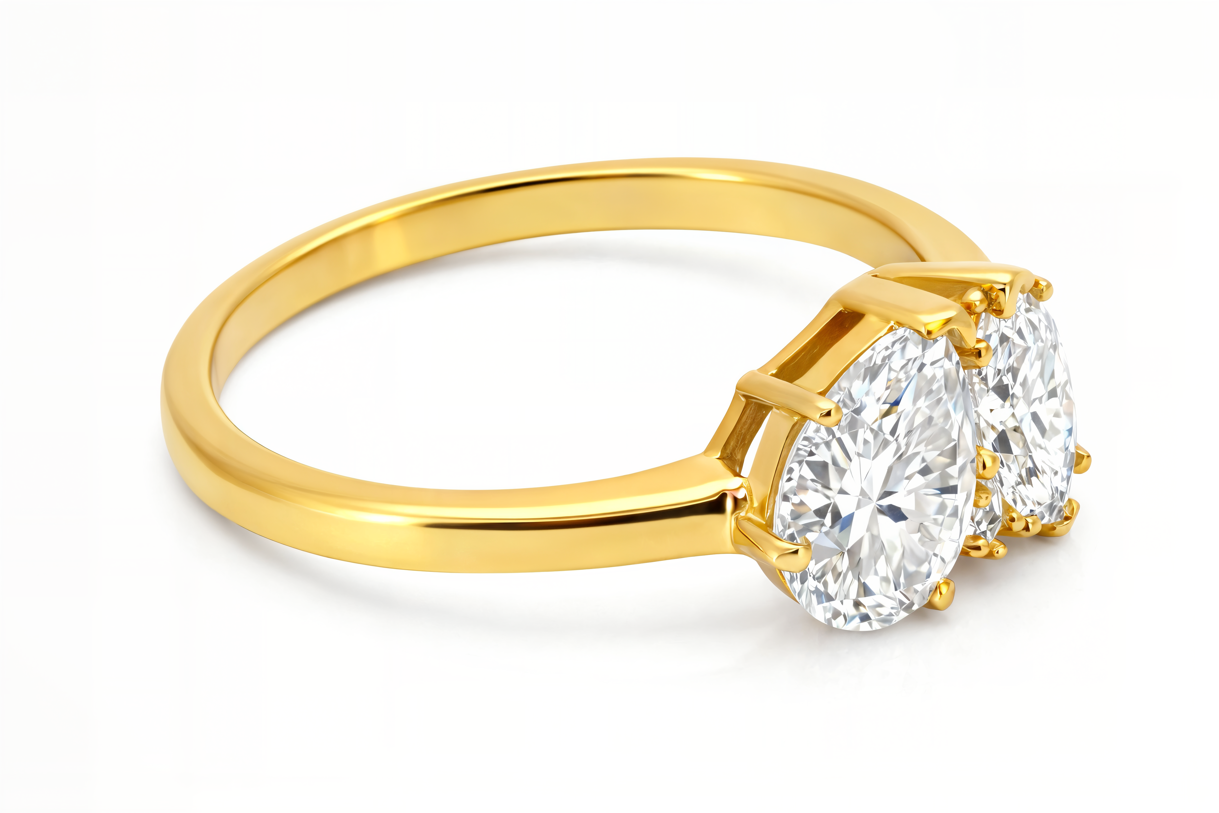 טבעת Athena משובצת שתי אבנים בחיתוך מרקיז ובחיתוך טיפה