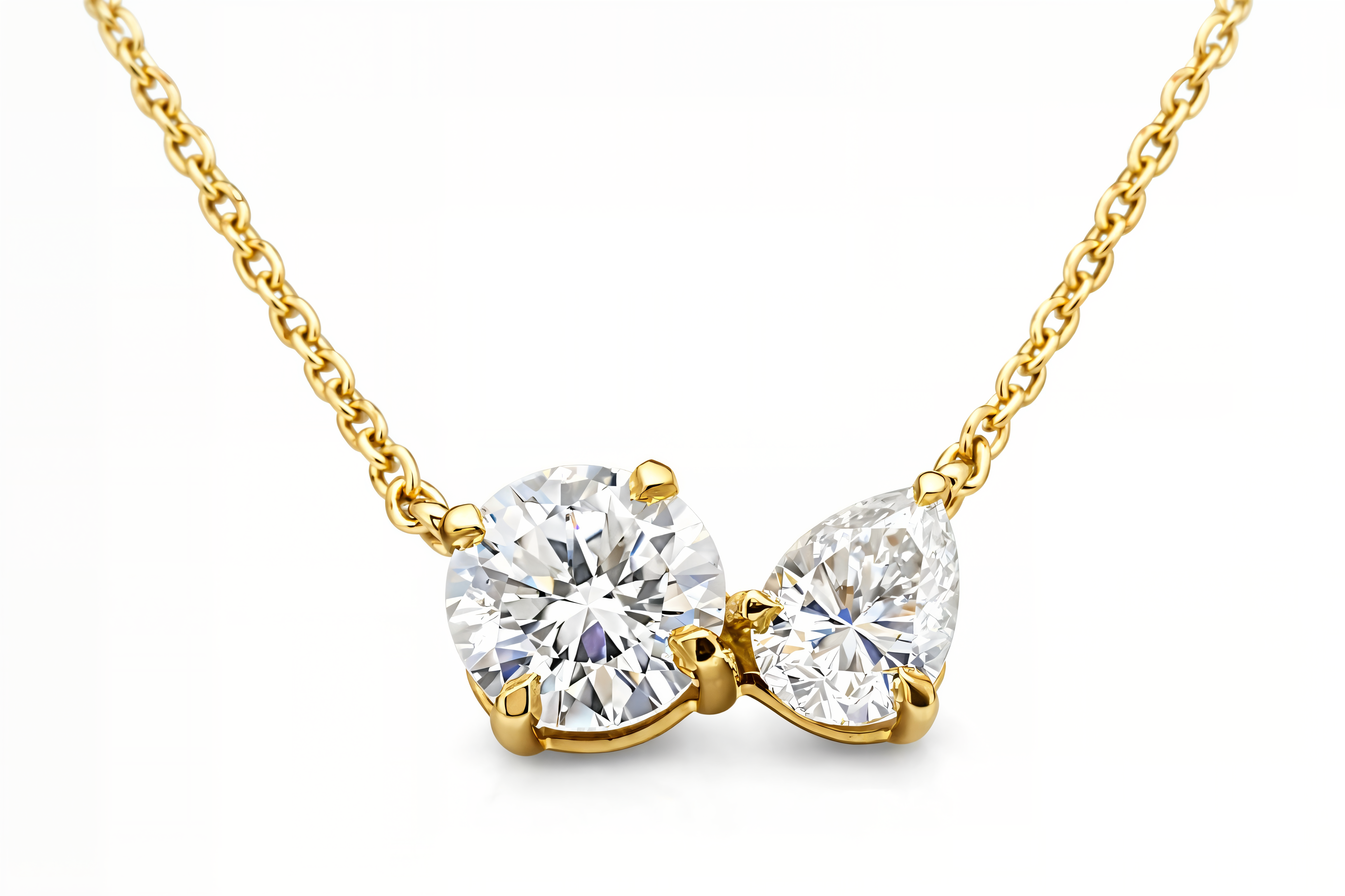 שרשרת Eris עדינה עם תליון משובץ שתי אבנים בחיתוך טיפה וחיתוך עגול