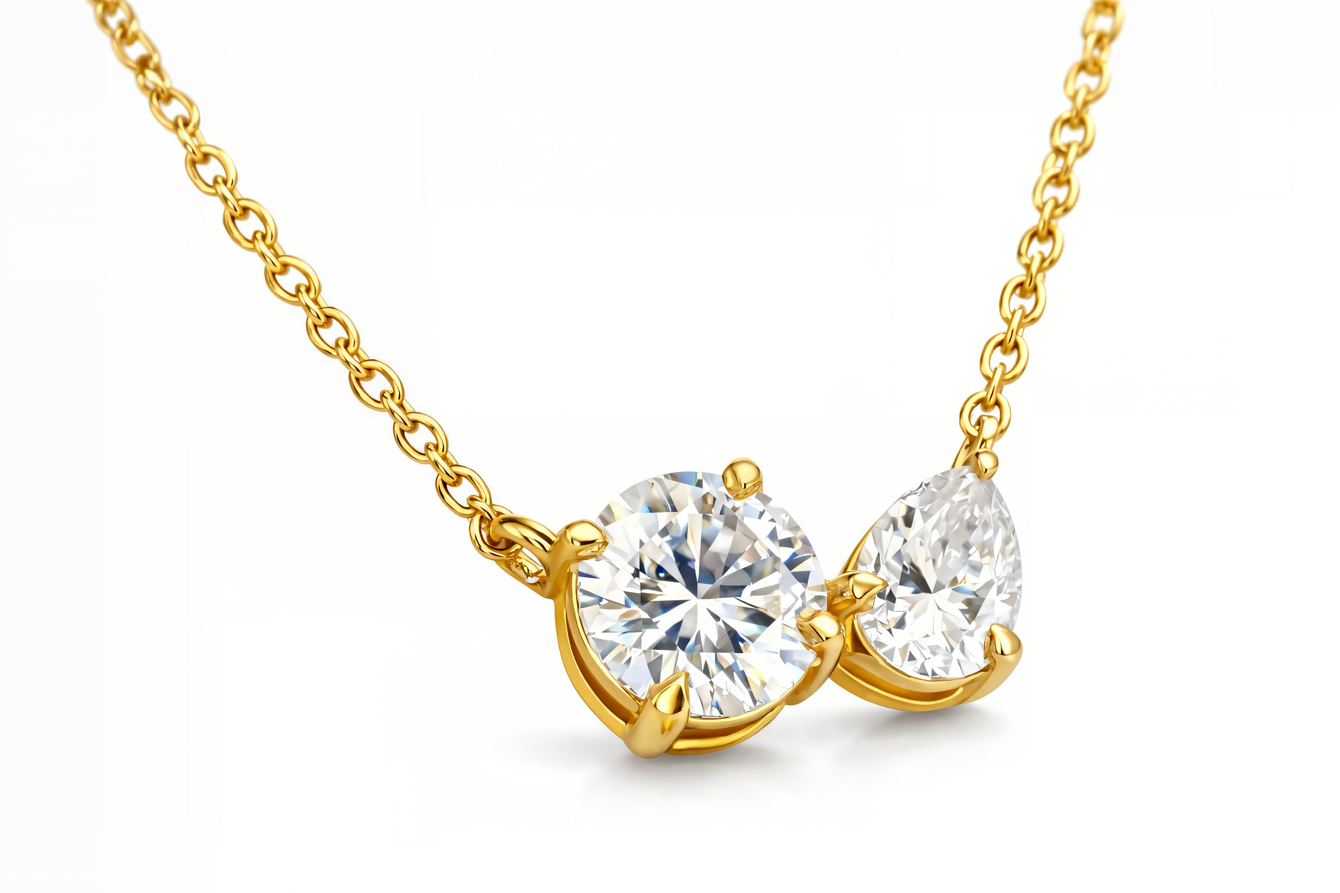 שרשרת Eris עדינה עם תליון משובץ שתי אבנים בחיתוך טיפה וחיתוך עגול