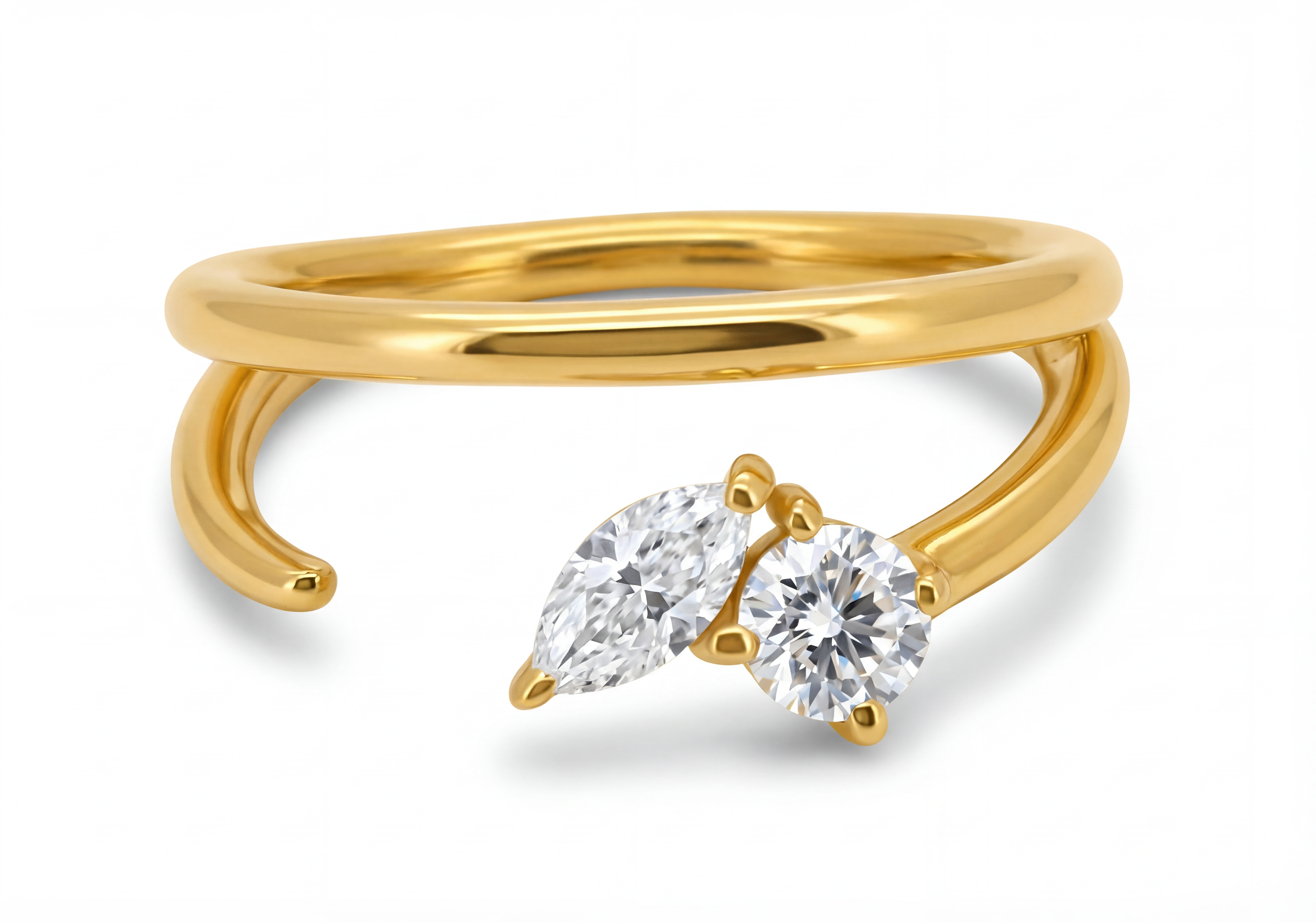 טבעת Helios עדינה משובצת שתי אבנים מרחפות בחיתוך עגול ומרקיז