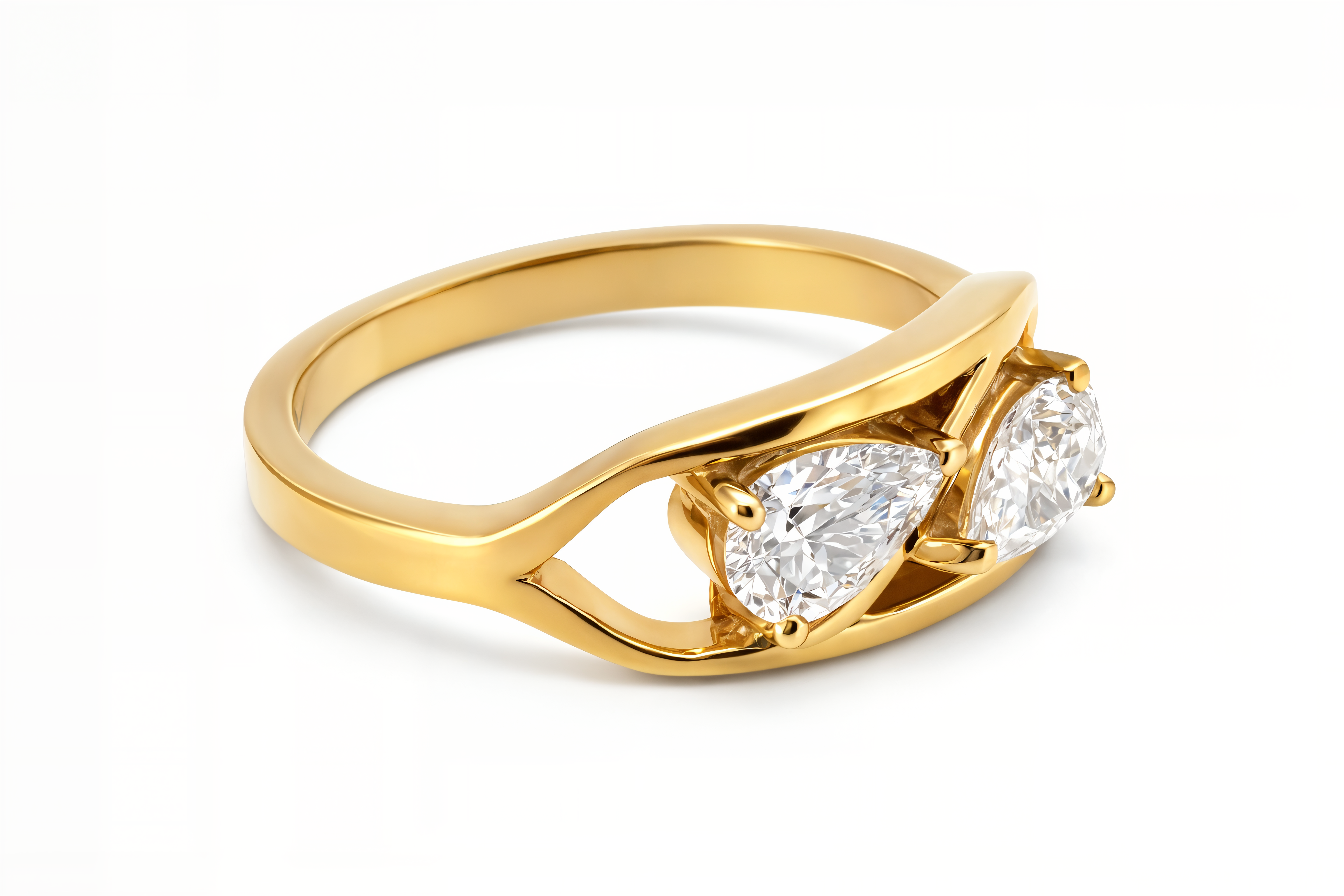 טבעת Dionysus משובצת שתי אבנים בחיתוך טיפה משולבות בהיקף הטבעת