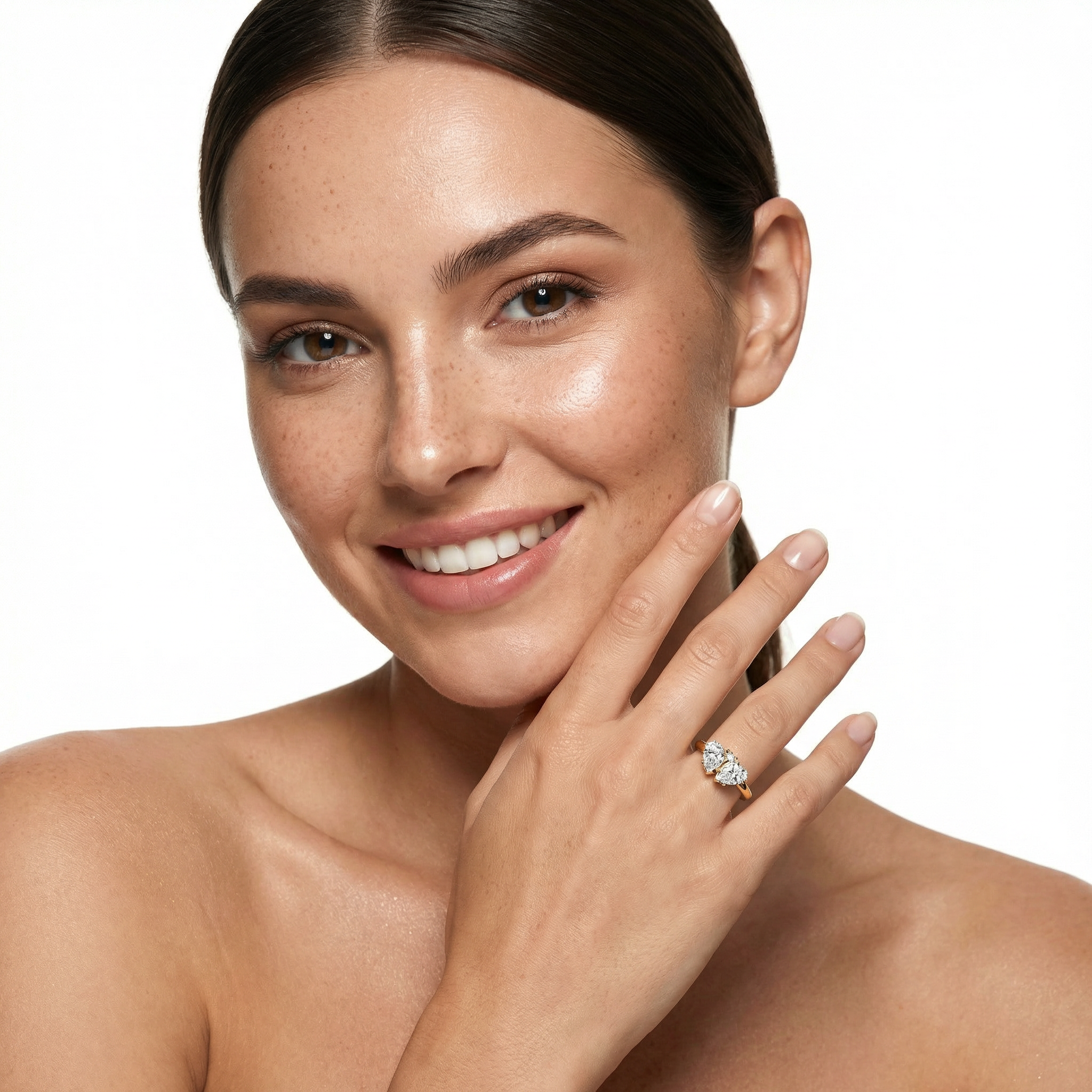 טבעת Hestia משובצת בשתי אבנים בחיתוך טיפה