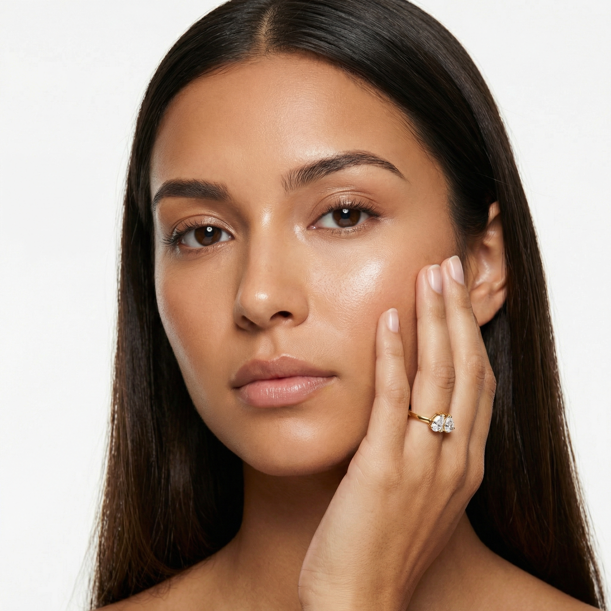 טבעת Hestia משובצת בשתי אבנים בחיתוך טיפה