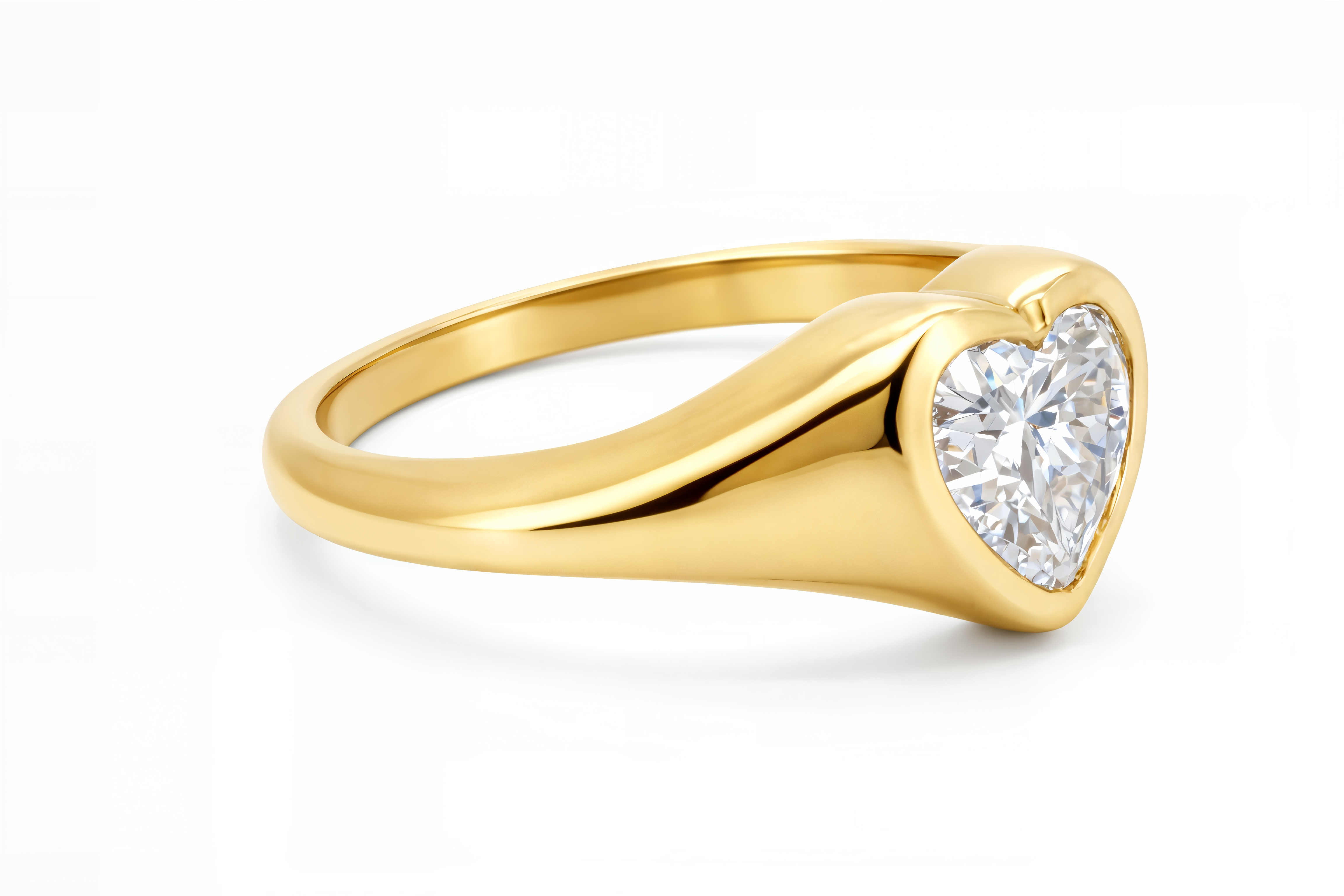 טבעת Hera עבה משובצת אבן בחיתוך לב