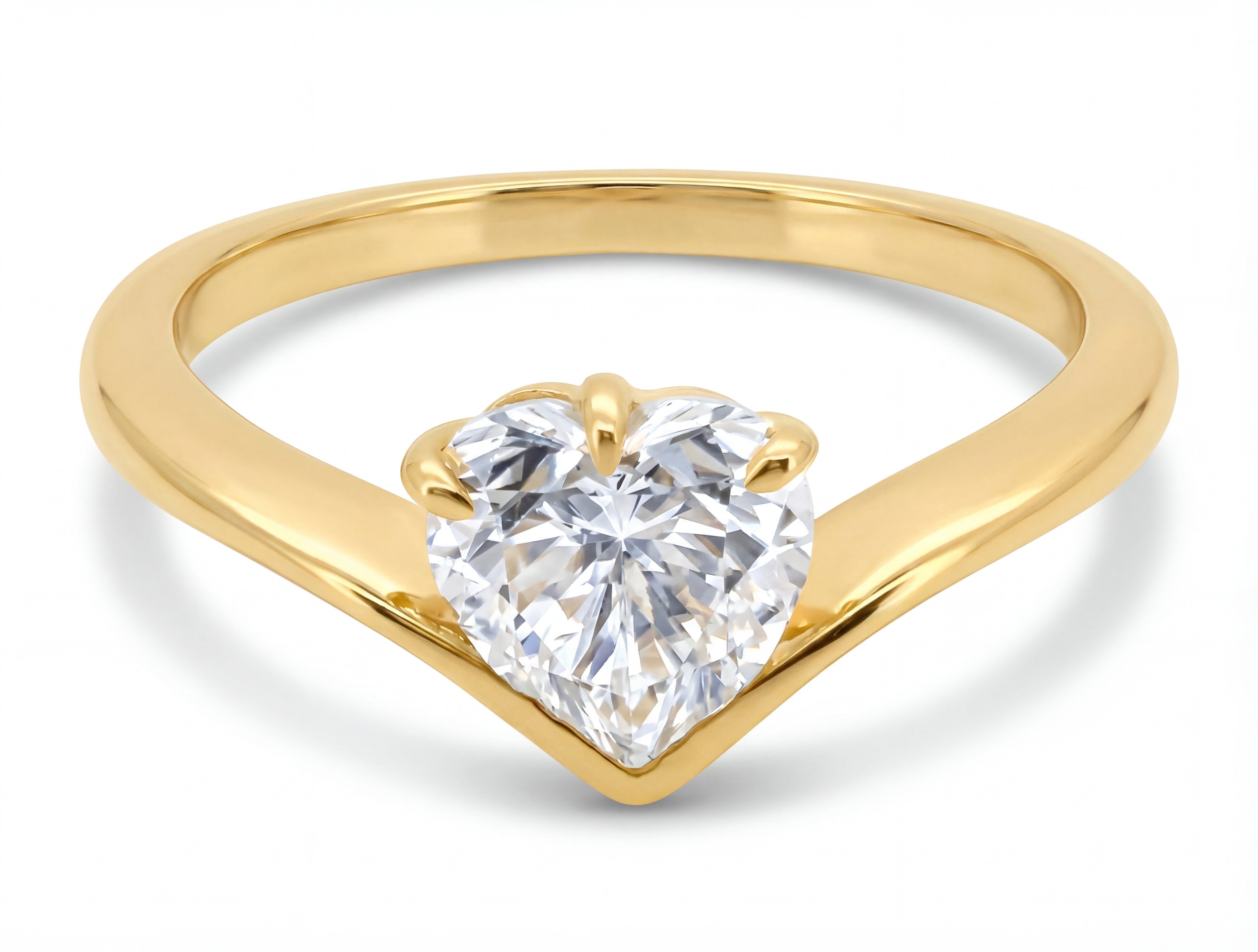 טבעת Rhea עדינה משובצת אבן בחיתוך לב