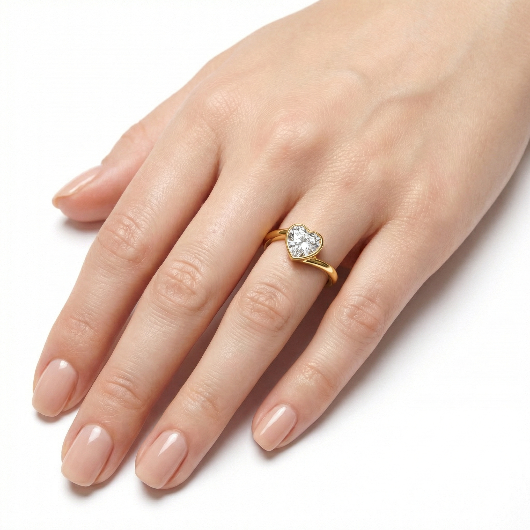 טבעת Poseidon מודרנית משובצת אבן בחיתוך לב