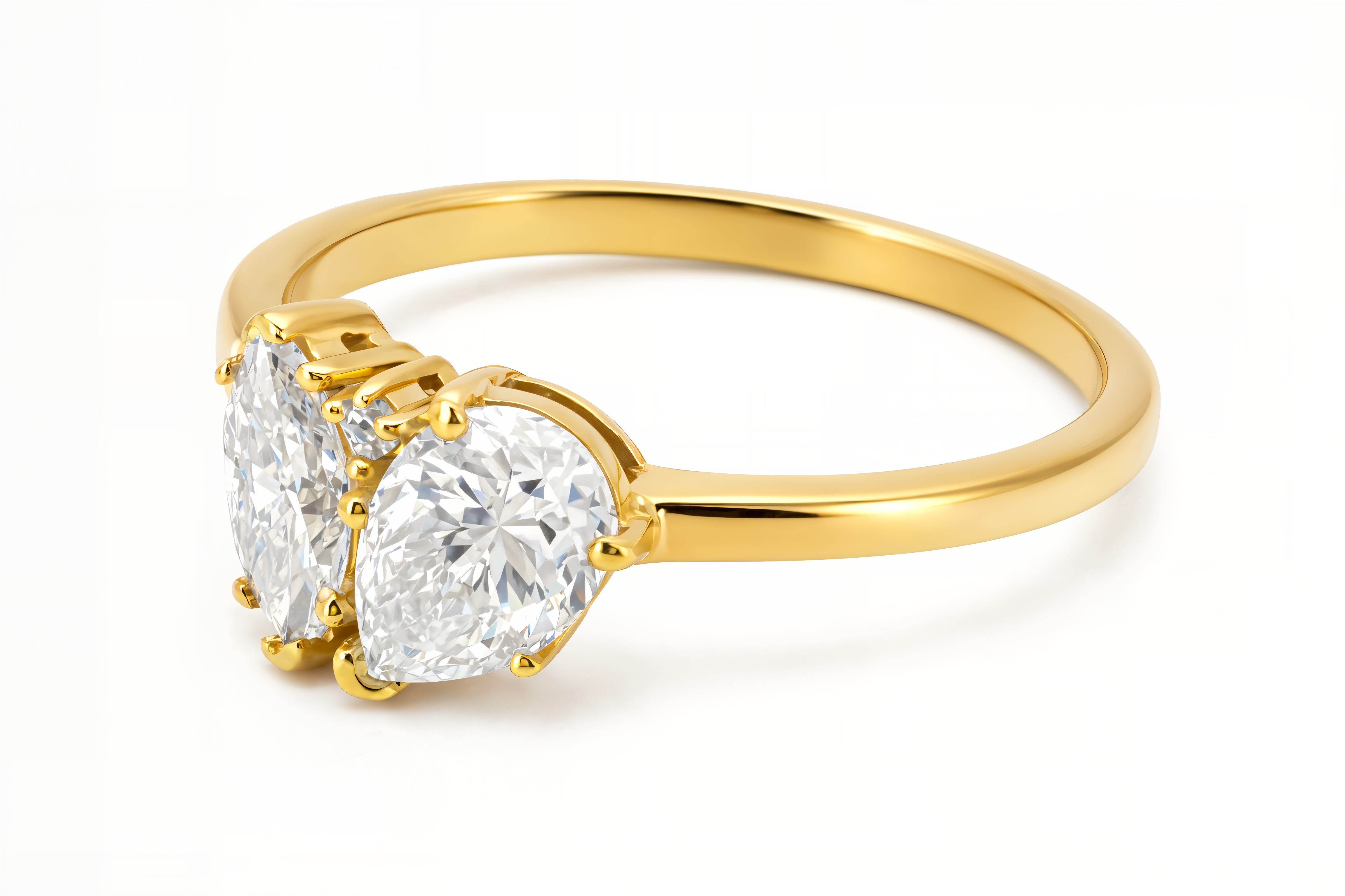 טבעת Athena משובצת שתי אבנים בחיתוך מרקיז ובחיתוך טיפה