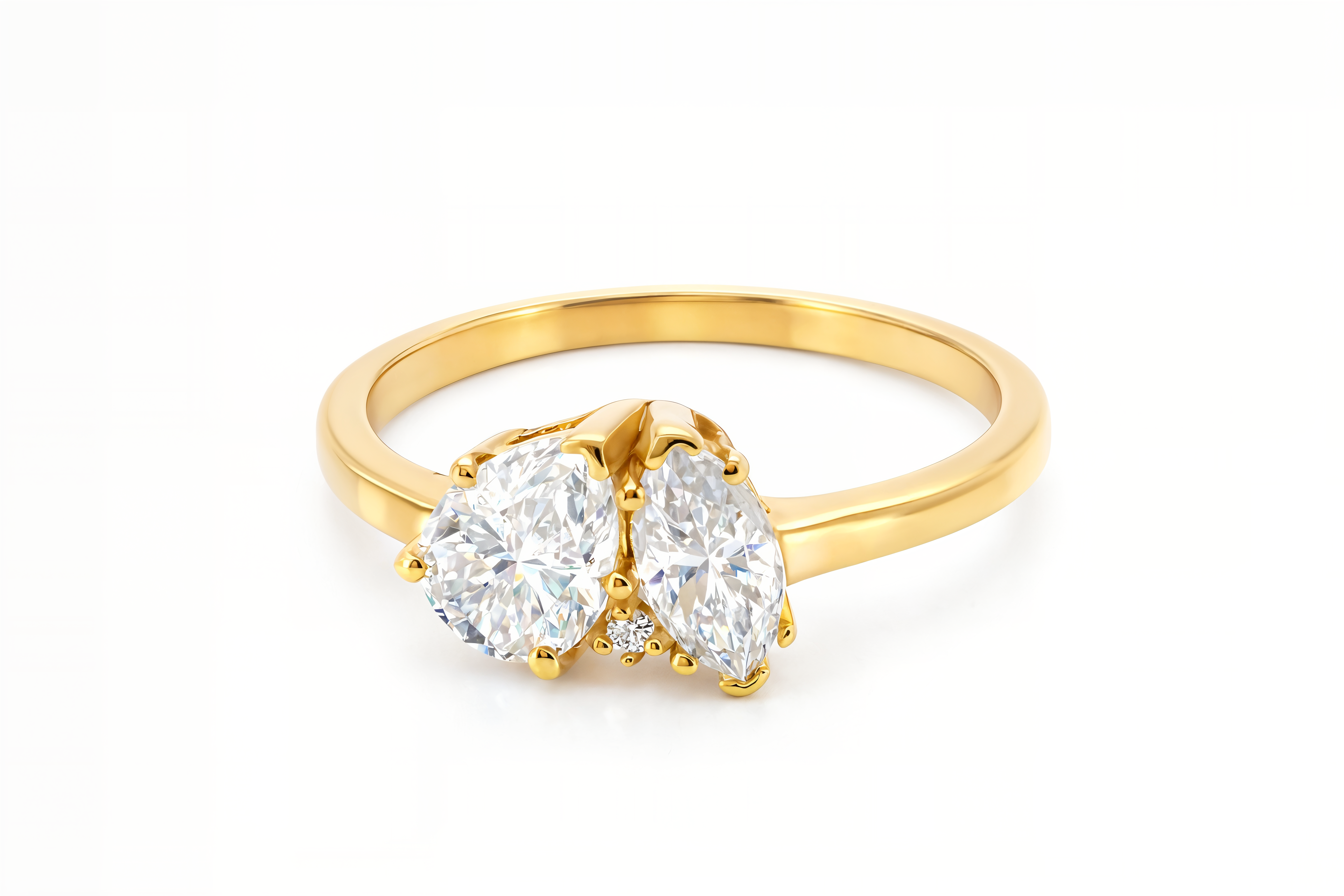 טבעת Athena משובצת שתי אבנים בחיתוך מרקיז ובחיתוך טיפה