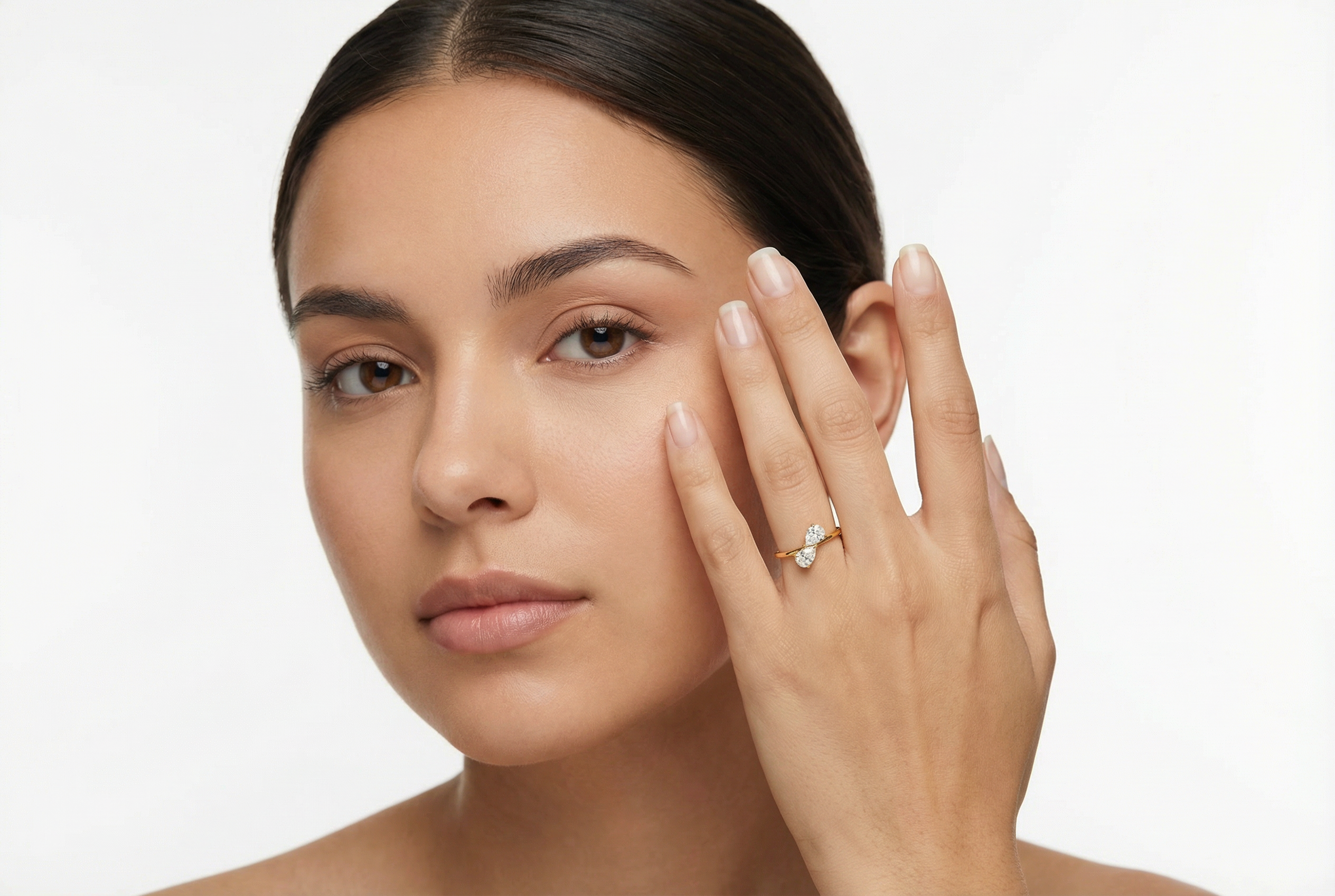 טבעת Apollo משובצת בשתי אבנים בחיתוך טיפה