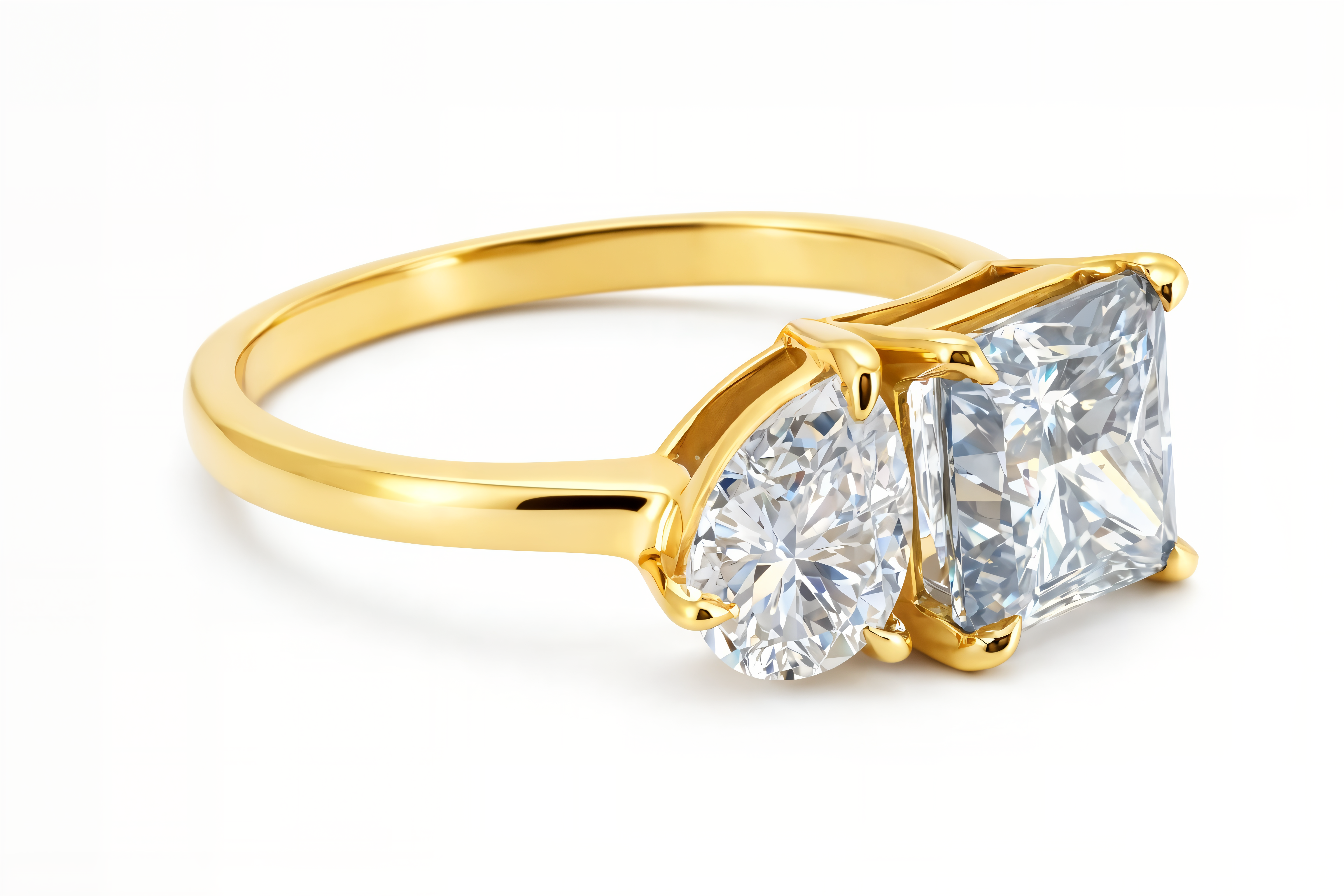 טבעת Hemera משובצת אבן לבנה בחיתוך מרקיז ואבן כחולה בחיתוך פרינסס